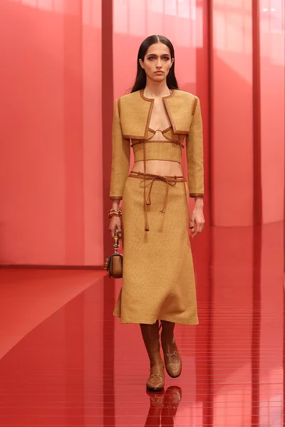 Look 48